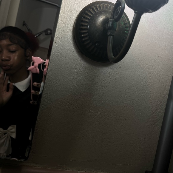 Meet your Posher, Trinity - Picture 1 of 1